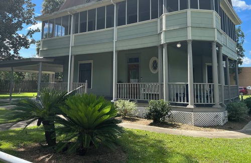 Williston House | Feel at home in comfortable Williston Historic Hm close to everything you need.