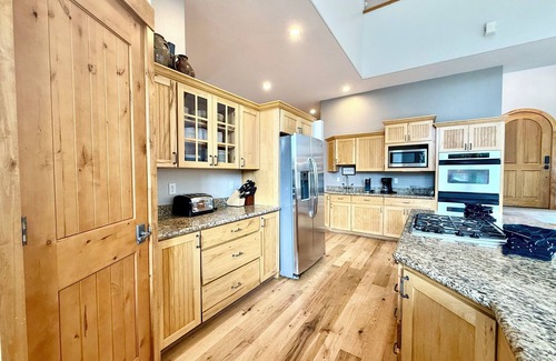 Woodmoor House | Feel on Top of the World at The Fox Den Retreat! Private Hot Tub and Views!