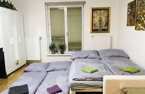 Favoriten Apartment | Feel The Klimt No.2 near Vienna Main Train Station- Wien Hbf