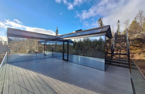 Nord-Aurdal Cabin | Fela Mirror Cabin - Scenic Glass Retreat at 1000 Meters in Valdres