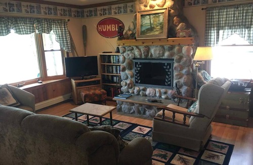 Vanderbilt Cottage | Felker's Cottage: Fall Adventures Await – Enjoy the Beauty of Huffman Lake this Autumn!