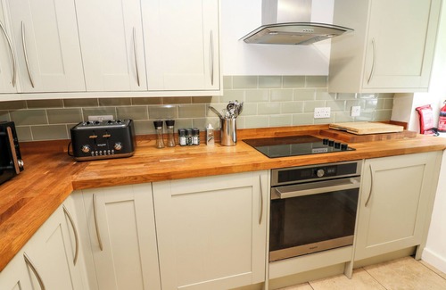 Romaldkirk Cottage | FELL COTTAGE, pet friendly, with open fire in Middleton-In-Teesdale