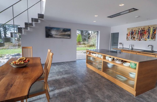 Sandside House | FELL END COTTAGE, family friendly, with pool in Milnthorpe