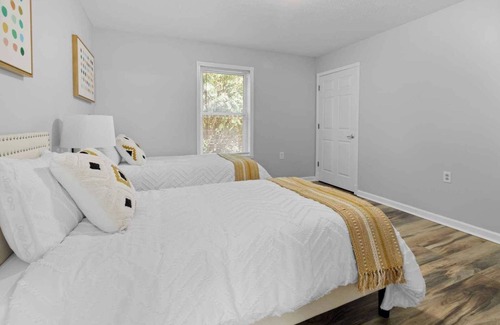 West Newton House | Fenced Backyard｜High-Speed Wi-Fi｜Quiet Work Suite #42051