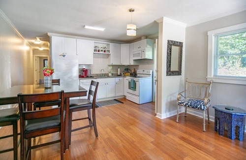 Durham House | Fenced-DownTown-Pets-No Steps-Blazing Wifi-Stocked Kitchen-