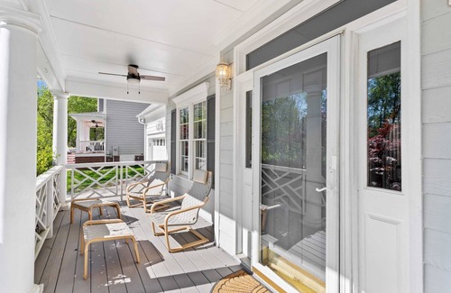Apex House | Fenced In|Pets OK|By DT Apex|King Bed|EV Charger