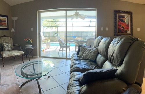 New Port Richey House | Fenced Private Heated Pool and Pet-Friendly