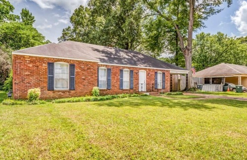 Parkway Village House | Fenced Yard, Centrally Located-Parkway Village Pad