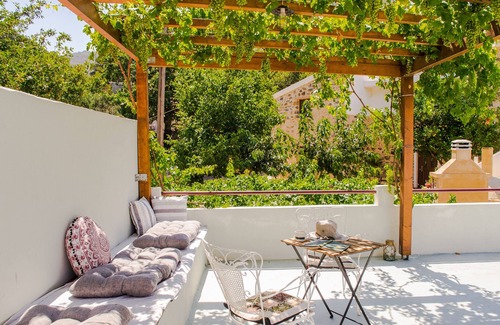 Livadia Apartment | Feneri 3 -Cozy rustic Apt 20' from Elafonisi beach
