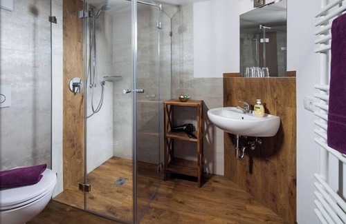 Ramsau bei Berchtesgaden Apartment | Ferienwohnung d' Holzstubn, 1-4 Personen, 75qm, 2 separate Schlafzimmer mit eigener Dusche/WC, Obergeschoss