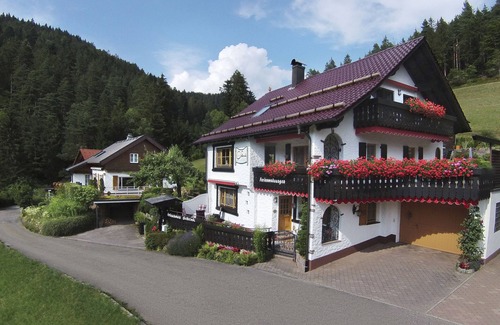 Baiersbronn Apartment | Ferienhaus Schenk - Apartment OBERRAIN - unique quiet south-facing location with large balcony
