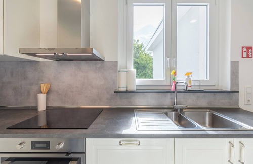 Osterhusum House | Ferienhaus "dat Witte Hus am Friedrichberg" in Husum für bis zu 12 Personen