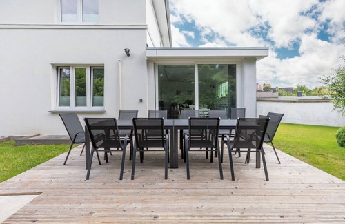 Osterhusum House | Ferienhaus "dat Witte Hus am Friedrichberg" in Husum für bis zu 12 Personen