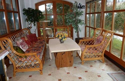 Bad Birnbach Apartment | Ferienhaus mit gemütlicher Ausstattung, Wintergarten und Garten