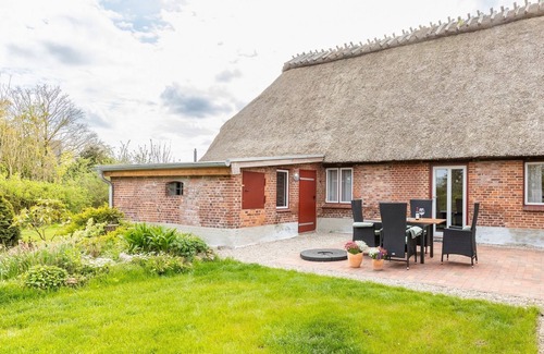 Ekenis House | Ferienhaus Reetdachkate Ekenis in Ekenis/boren
