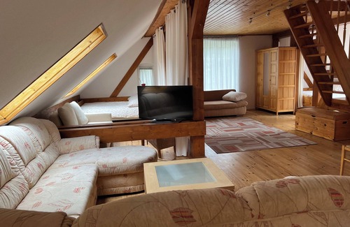 Boitzenburger Land Resort | Ferienhof Schmetterlingsgarten Ferienwohnung 2 Dachgeschoss mit Garten