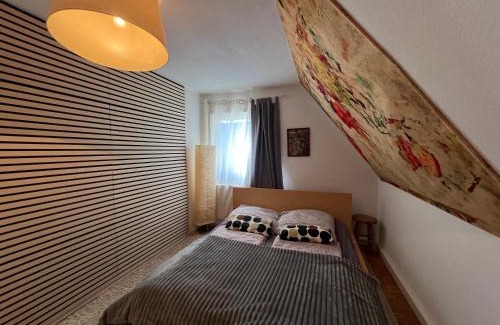 Rosengarten Apartment | Ferieninrosengarten 1 Zi Appartement 190 cm Deckenhöhe ODER große 4 Zi DG WHG