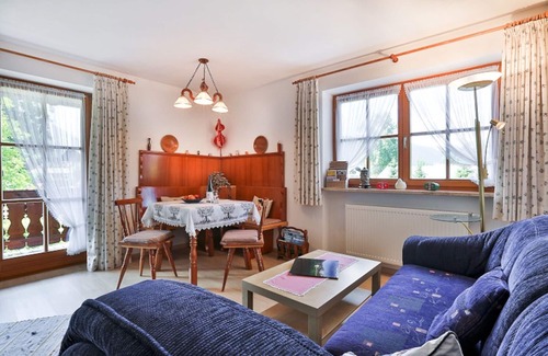 Unterschonau Apartment | Ferienwohnung 1 bis 4 Personen, 70 qm, 2 separate Schlafzimmer, Bad mit Badewanne und Dusche, Balkon