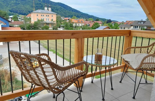 Aschau im Chiemgau Apartment | Ferienwohnung Bergblick Loft, 57 qm mit Separatem Schlafzimmer und West-balkon