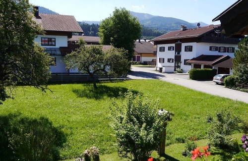 Frasdorf Apartment | Ferienwohnung 1-3 Personen, 55 qm, Süd-Ostbalkon, 1 Schlafzimmer, Wohnküche, SAT-TV