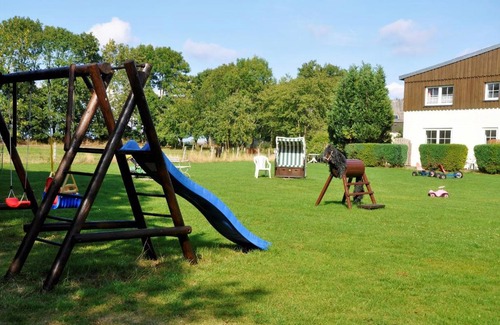 Vitzdorf Apartment | Ferienwohnung 1, EG, Hof zur Sonnenseite Fehmarn