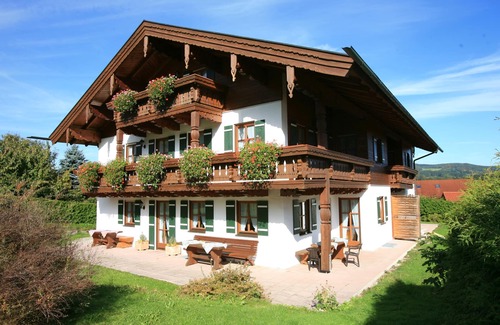 Aufham Apartment | Ferienwohnung 75 qm, Nichtraucher, 2 Schlafzimmer, Wohnzimmer, Küche, Balkon oder Terrasse, Sat-TV, 4 Sterne, max 4 Personen