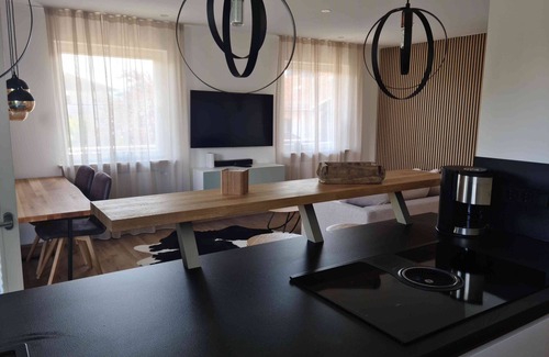 Seeon-Seebruck Apartment | Ferienwohnung 80 qm 1 Sep. Schlafzimmer für 1-4 Personen mit Balkon