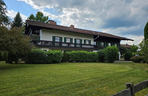 Seeon-Seebruck Apartment | Ferienwohnung 80 qm 1 Sep. Schlafzimmer für 1-4 Personen mit Balkon