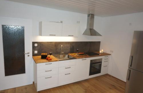 Bermuthshain House | Ferienwohnung Altes Forsthaus Hella