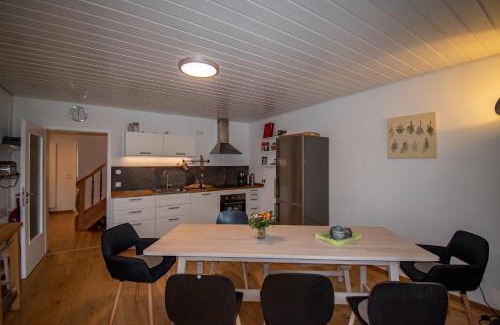 Bermuthshain House | Ferienwohnung Altes Forsthaus Hella