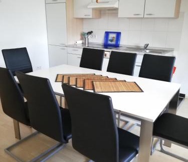 Ueberlingen Apartment | Ferienwohnung am Bodensee mit 3 Schlafzimmer über 2 Etage mit kleine Balkon bis 7 Personen
