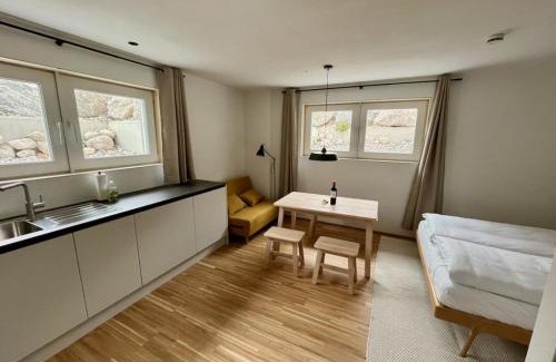 Oberammergau Apartment | Ferienwohnung Bergufer - Studio im Souterrain