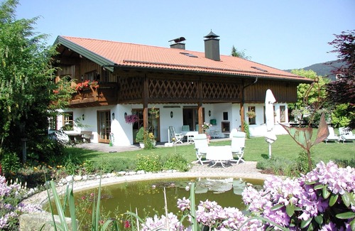 Horgering Apartment | Ferienwohnung "Brigitte", 75 qm, 1 Schlafzimmer, Balkon