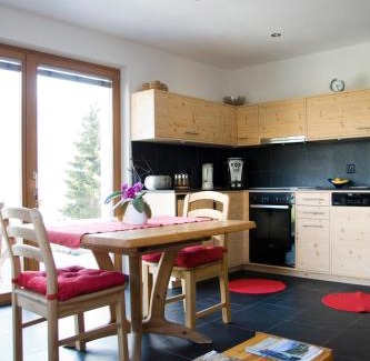 Tschlin Apartment | Ferienwohnung Caviezel