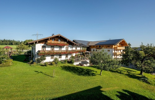 Hoslwang Apartment | Ferienwohnung "Chiemsee", 110 qm Erdgeschoss, 3 separate Schlafzimmer