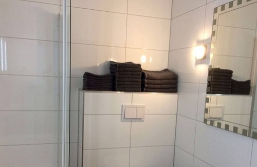 Refrath Apartment | Ferienwohnung Bergisch-gladbach B01, 75qm, 2 Schlafzimmer, 1 Wohn-/ Schlafzimmer, Max. 4 Personen