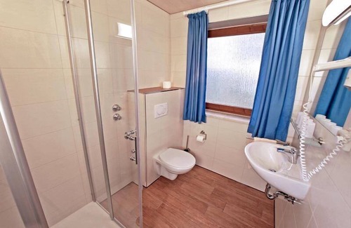Prien am Chiemsee Apartment | Ferienwohnung B mit Sep. Schlafzimmer und Balkon, 48qm