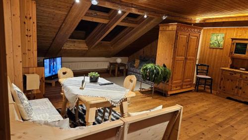 Worth an der Donau Apartment | Ferienwohnung Schlossblick