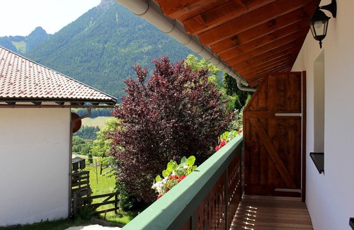 Ramsau bei Berchtesgaden Apartment | Ferienwohnung Edelweiß für 1-4 Personen, W-lan, TV, Balkon, 2 Separate Schlafzimmer