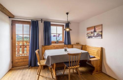 Avelengo Apartment | Ferienwohnung Enzian Nusserhof