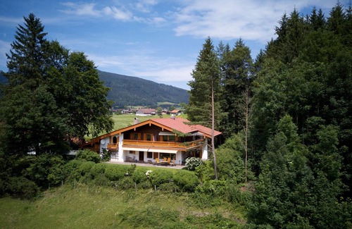 Inzell Apartment | Ferienwohnung für 3-5 Personen mit 2 Schlafzimmer je mit Bad/WC, großer Balkon, 79 m²