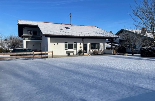 Marquartstein Apartment | Ferienwohnung Flori mit Zwei Schlafzimmern 75 qm