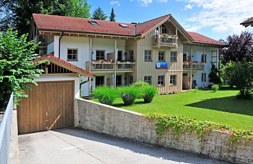 Bad Feilnbach Apartment | Ferienwohnung Hochries, bis 4 Personen, 1 seperates Schlafzimmer, Erdgeschoß, Südterrasse