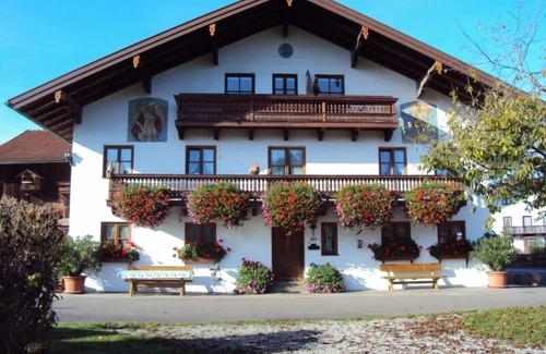 Chieming Apartment | Ferienwohnung I im 1.Stock mit eigenem Gartenplatz