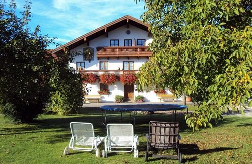 Chieming Apartment | Ferienwohnung I im 1.Stock mit eigenem Gartenplatz