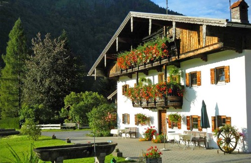 Aschau im Chiemgau Apartment | Ferienwohnung III Spitzstein - 65 qm zwei Schlafzimmern mit Terrasse im Erdgeschoss