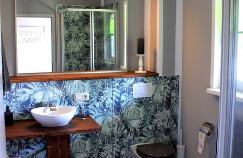 Bodstedt Apartment | Ferienwohnung Irisgarten - Backstein Scheune Starkow bei Barth