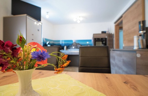 Bad Feilnbach Apartment | Ferienwohnung Jeni, 65qm mit Balkon und Bergblick