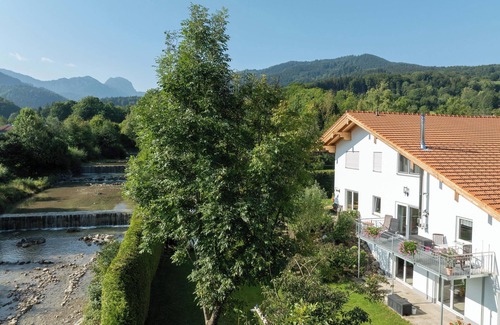 Bad Feilnbach Apartment | Ferienwohnung Jeni, 65qm mit Balkon und Bergblick