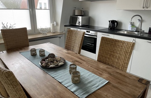 Laboe Apartment | Ferienwohnung mit Direktem Meerblick und Wintergarten